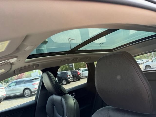 2024 Volvo XC60 Plus Dark Theme