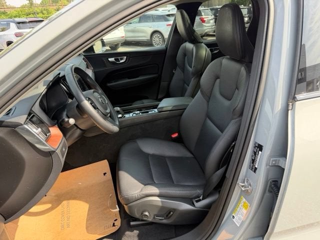 2024 Volvo XC60 Plus Dark Theme