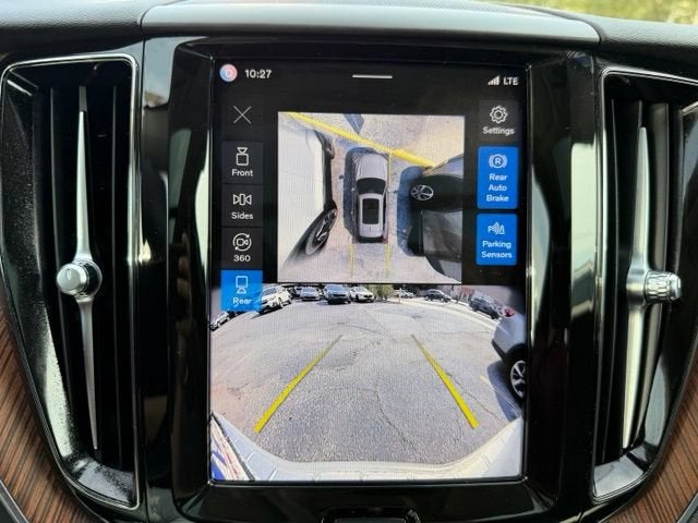 2024 Volvo XC60 Plus Dark Theme