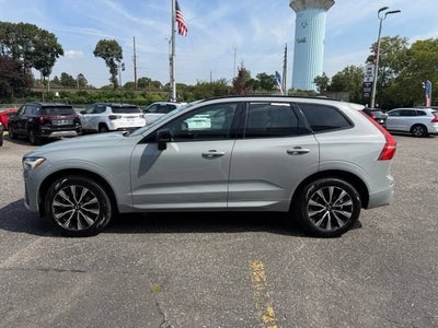 2024 Volvo XC60 Plus Dark Theme