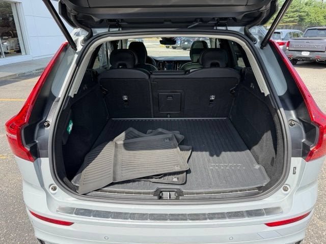 2024 Volvo XC60 Plus Dark Theme