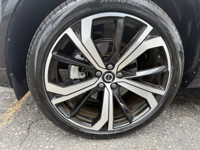 2024 Volvo XC60 Ultimate Dark Theme