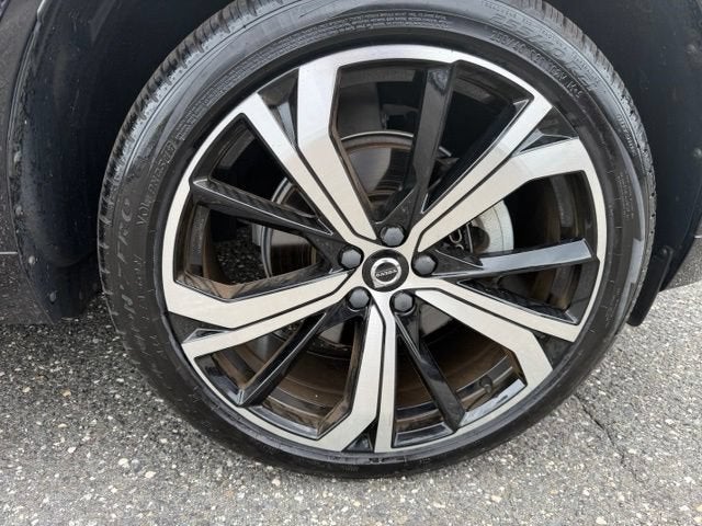2024 Volvo XC60 Ultimate Dark Theme