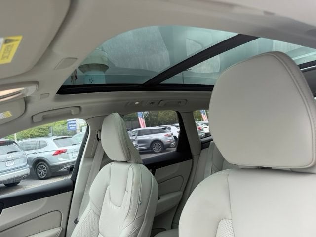 2024 Volvo XC60 Ultimate Dark Theme
