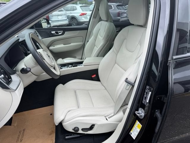 2024 Volvo XC60 Ultimate Dark Theme
