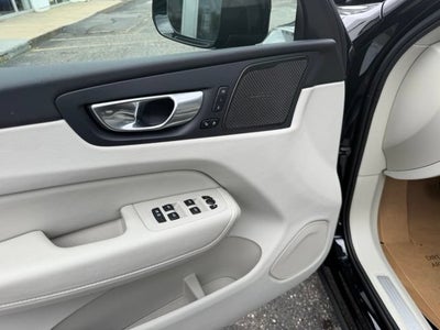 2024 Volvo XC60 Ultimate Dark Theme