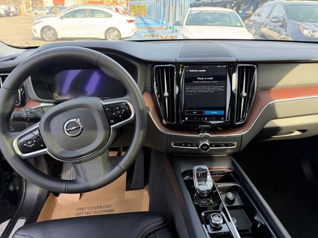 2024 Volvo XC60 Ultimate Dark Theme