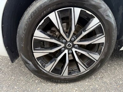 2023 Volvo XC60 Plus Bright Theme