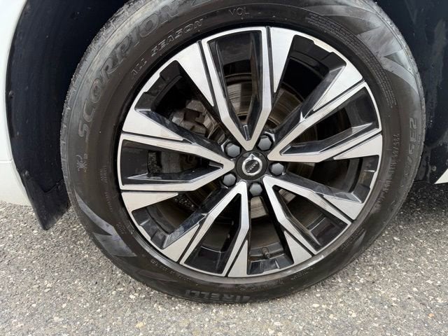 2023 Volvo XC60 Plus Bright Theme
