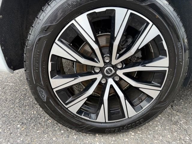 2023 Volvo XC60 Plus Bright Theme