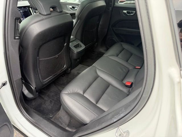 2023 Volvo XC60 Plus Bright Theme