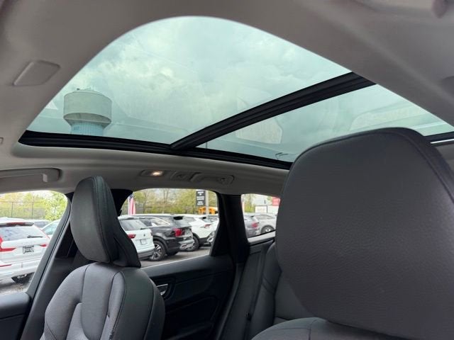 2023 Volvo XC60 Plus Bright Theme