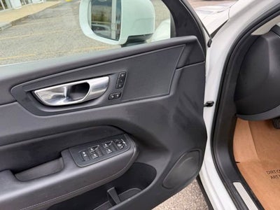 2023 Volvo XC60 Plus Bright Theme
