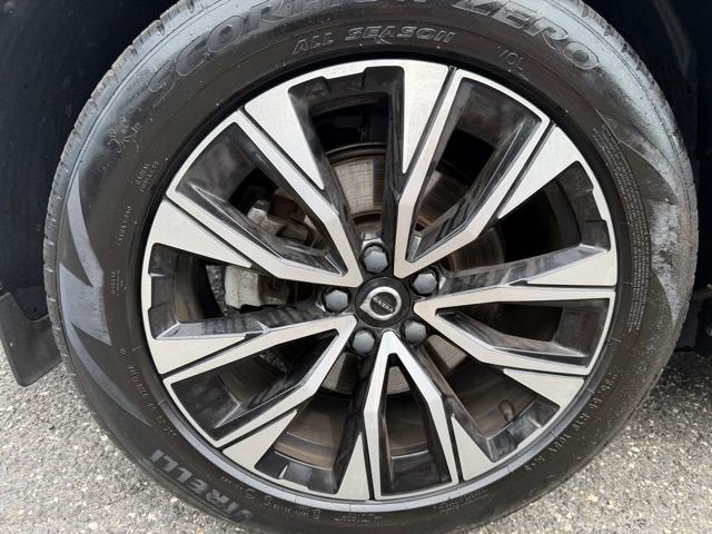 2023 Volvo XC60 Plus Bright Theme