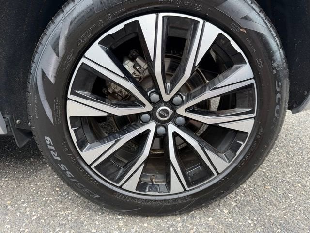 2023 Volvo XC60 Plus Bright Theme
