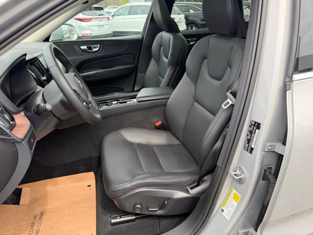 2023 Volvo XC60 Plus Bright Theme