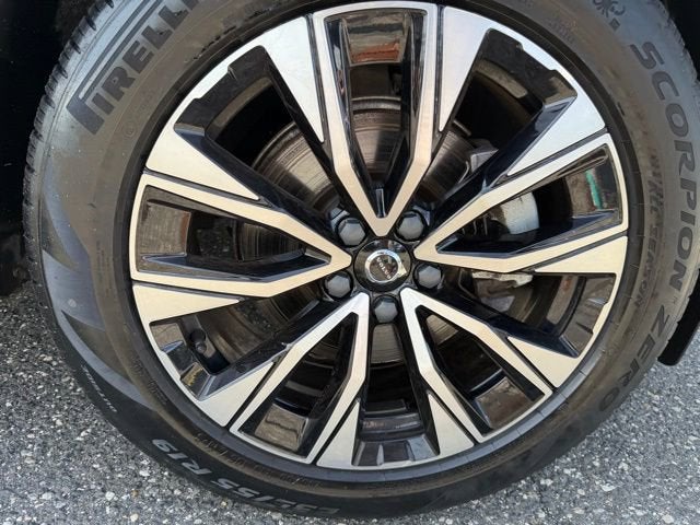 2023 Volvo XC60 Plus Bright Theme