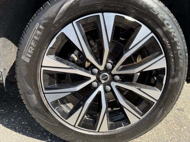 2023 Volvo XC60 Plus Bright Theme