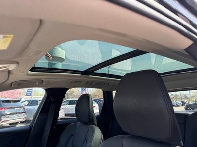 2023 Volvo XC60 Plus Bright Theme