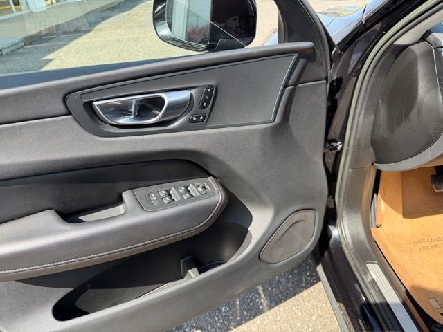2023 Volvo XC60 Plus Bright Theme