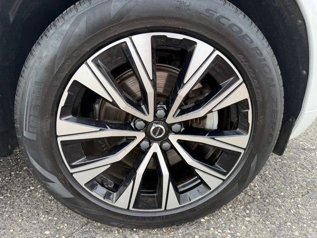 2023 Volvo XC60 Plus Bright Theme