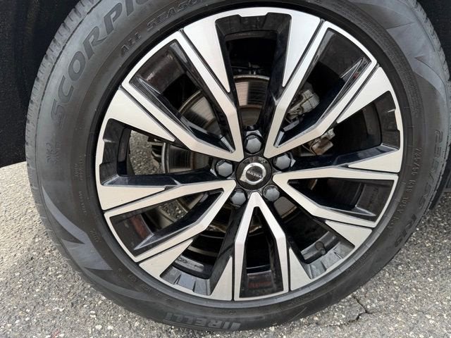 2023 Volvo XC60 Plus Bright Theme