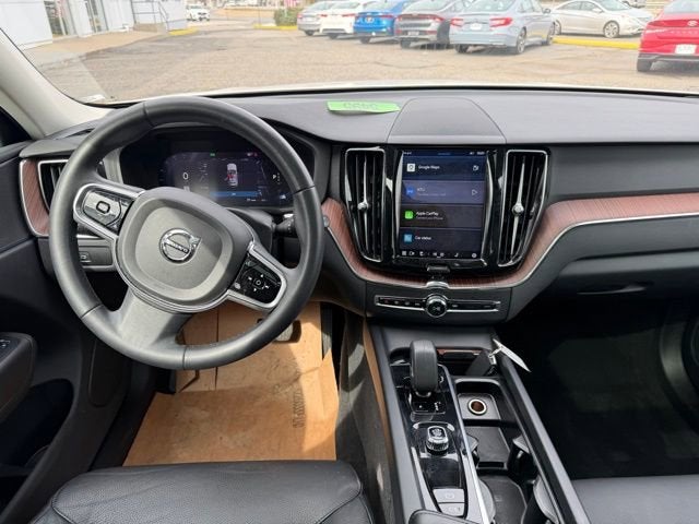 2023 Volvo XC60 Plus Bright Theme