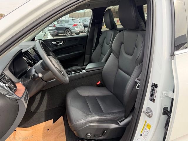 2023 Volvo XC60 Plus Bright Theme