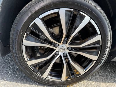 2023 Volvo XC60 Plus Dark Theme