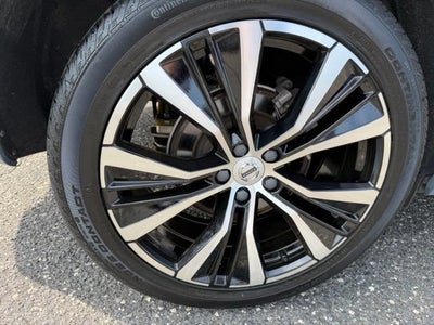 2023 Volvo XC60 Plus Dark Theme