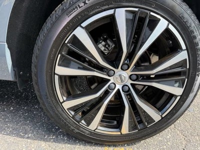 2023 Volvo XC60 Plus Dark Theme