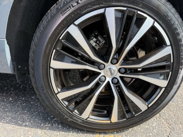 2023 Volvo XC60 Plus Dark Theme