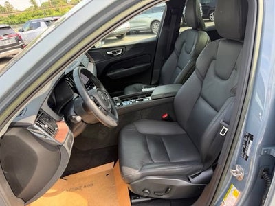 2023 Volvo XC60 Plus Dark Theme