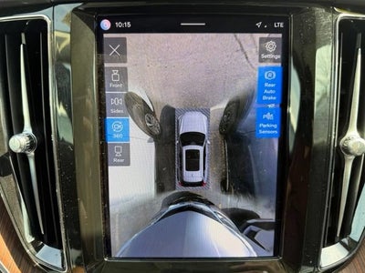 2023 Volvo XC60 Plus Dark Theme