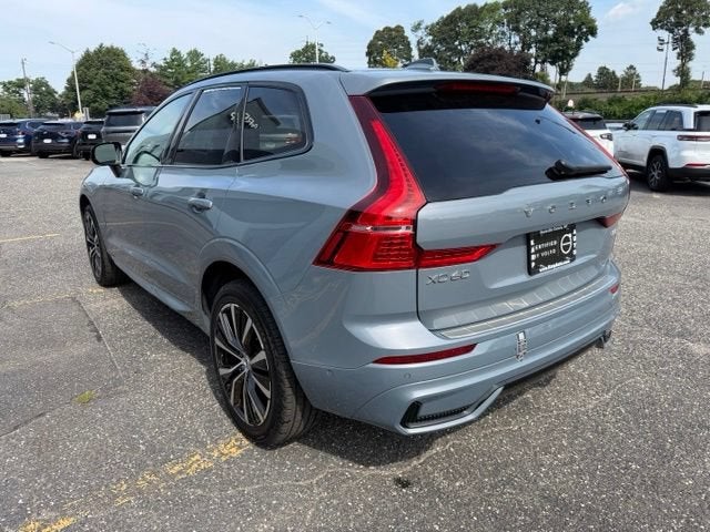 2023 Volvo XC60 Plus Dark Theme