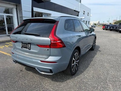 2023 Volvo XC60 Plus Dark Theme