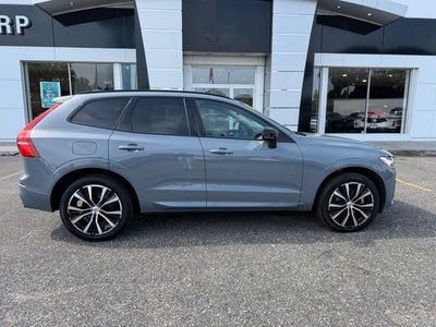 2023 Volvo XC60 Plus Dark Theme