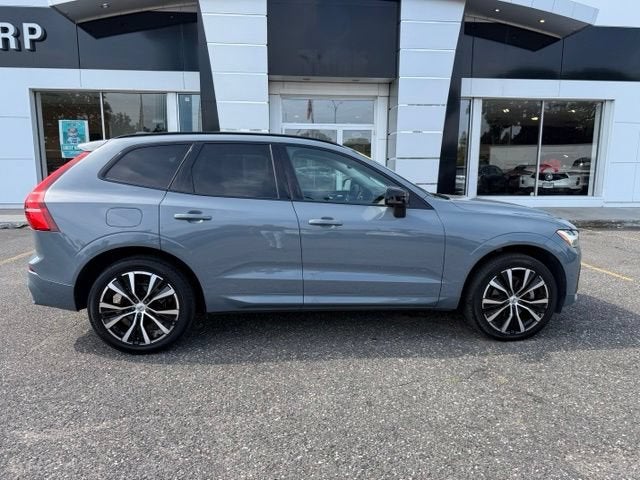 2023 Volvo XC60 Plus Dark Theme