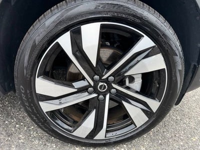 2024 Volvo XC40 Plus Bright Theme