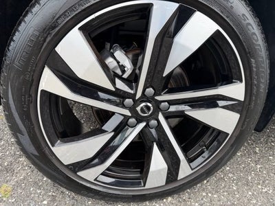 2024 Volvo XC40 Plus Bright Theme