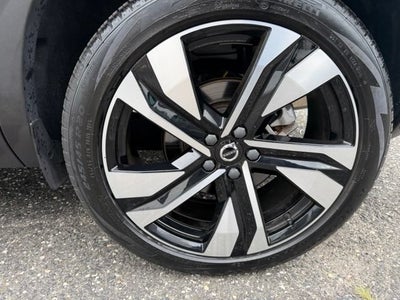 2024 Volvo XC40 Plus Bright Theme