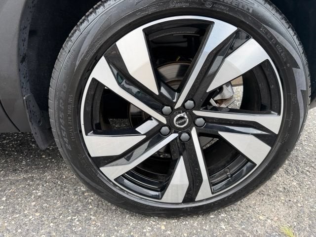2024 Volvo XC40 Plus Bright Theme