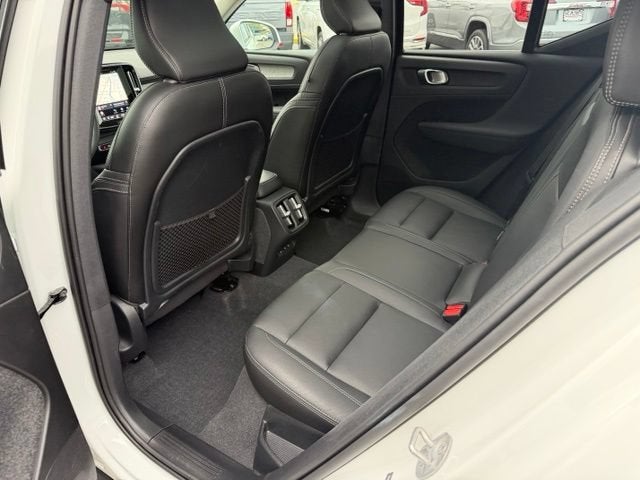 2024 Volvo XC40 Plus Bright Theme