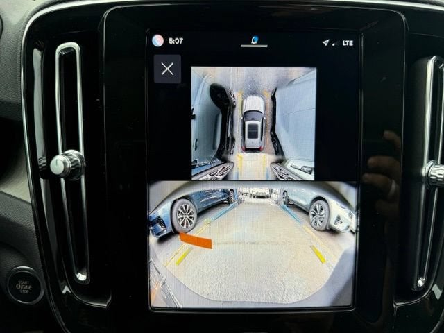 2024 Volvo XC40 Plus Bright Theme