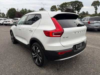 2024 Volvo XC40 Plus Bright Theme