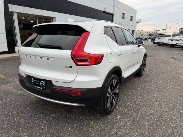 2024 Volvo XC40 Plus Bright Theme