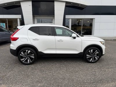2024 Volvo XC40 Plus Bright Theme