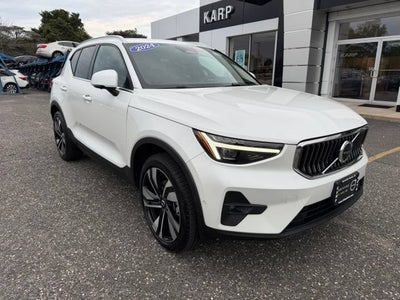 2024 Volvo XC40 Plus Bright Theme