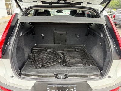 2024 Volvo XC40 Plus Bright Theme