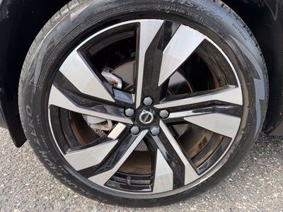 2024 Volvo XC40 Plus Bright Theme